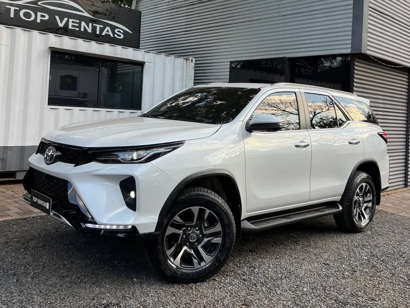 Toyota Fortuner SRV 2027 - foto 1