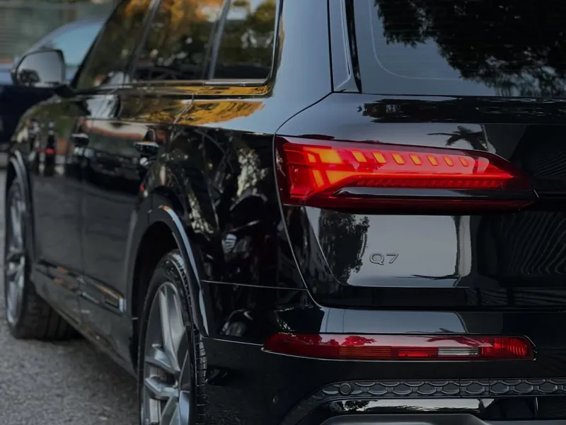Audi Q7 S Line 2025 - foto 3