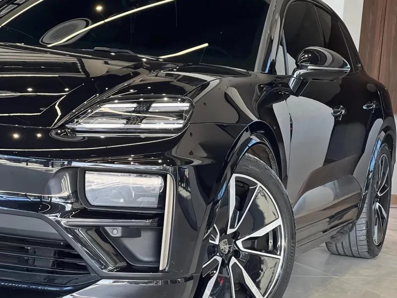 Porsche Macan Turbo Electric 2024 - foto 3