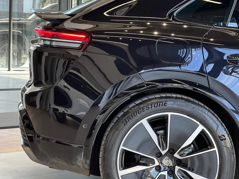 Porsche Macan Turbo Electric 2024 - foto 9