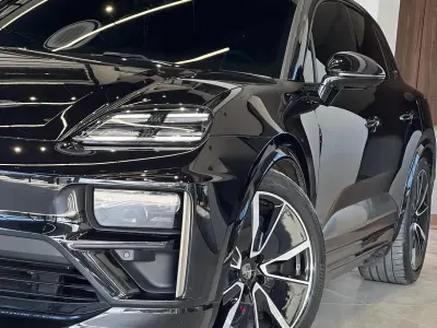 Porsche Macan Turbo Electric 2024 - Foto 3