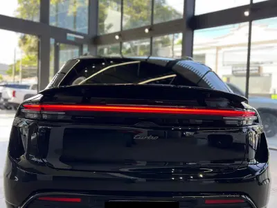 Porsche Macan Turbo Electric 2024 - Foto 8