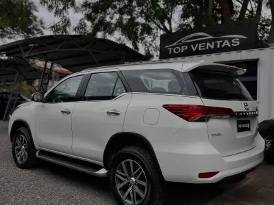 Toyota Fortuner SRV 2018 - Foto 8